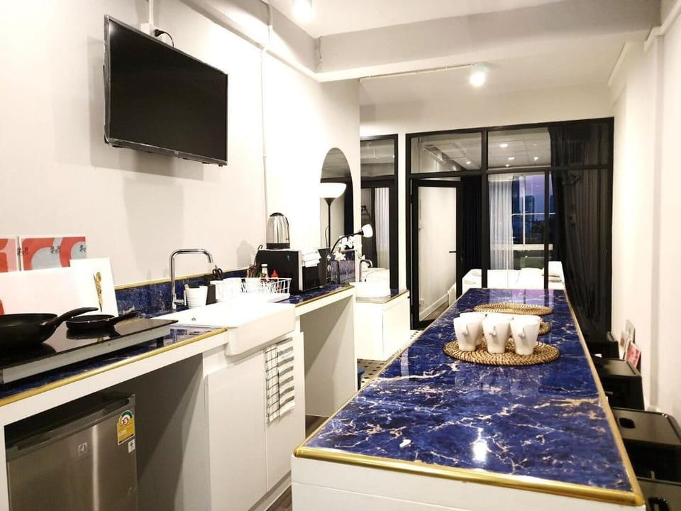 NEW! SPARKLE LUXURY -3FLOORS 6BR- 1 min BTS SILOM Apartment in Bangkok