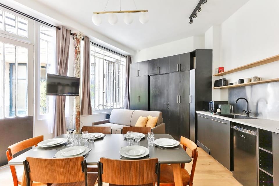 NEW Design Flat In The Heart Of Paris-An Ecoloflat Apartment in Paris