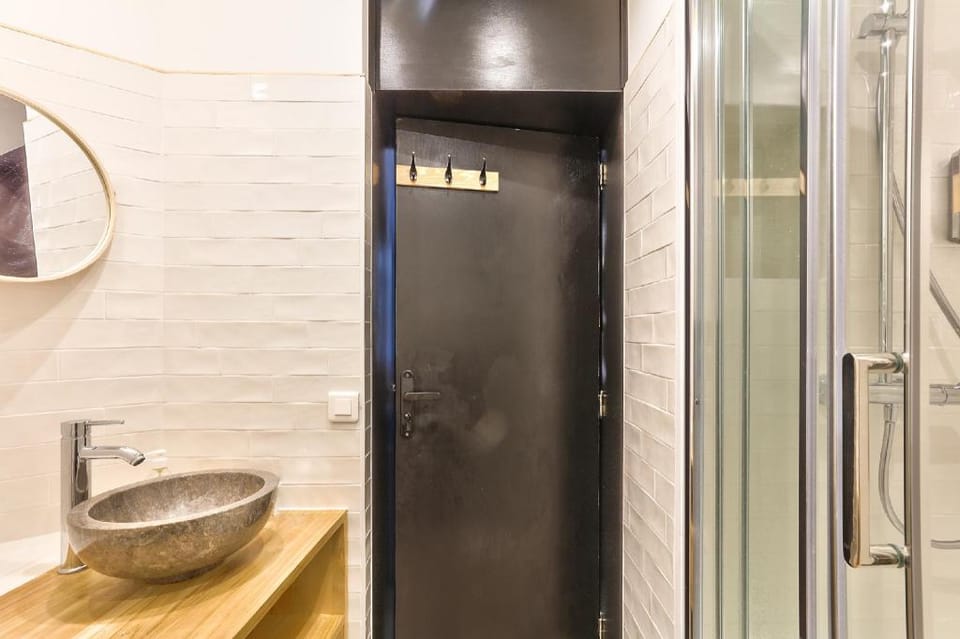 NEW Design Flat In The Heart Of Paris-An Ecoloflat Apartment in Paris