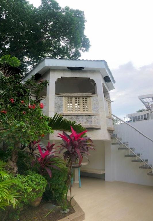 Deluxe Villa Leah Resort 21hrs Vacation rental in Calamba