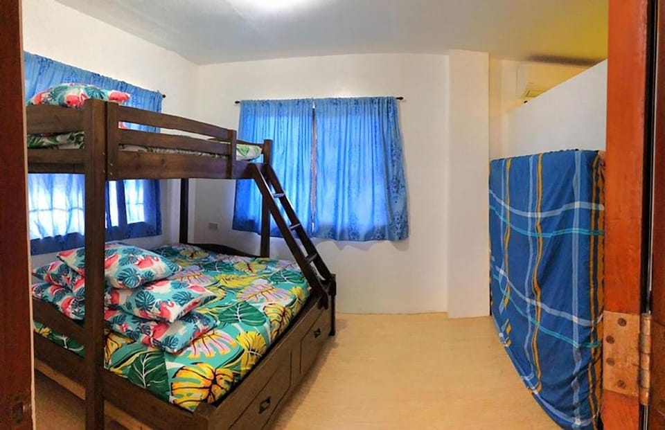Deluxe Villa Leah Resort 21hrs Vacation rental in Calamba
