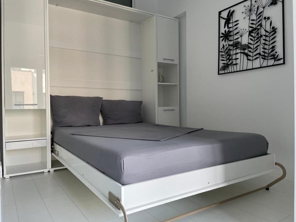 Luxury Westpark One Bedroom Suite Lake View W5 Apartment in Bucharest