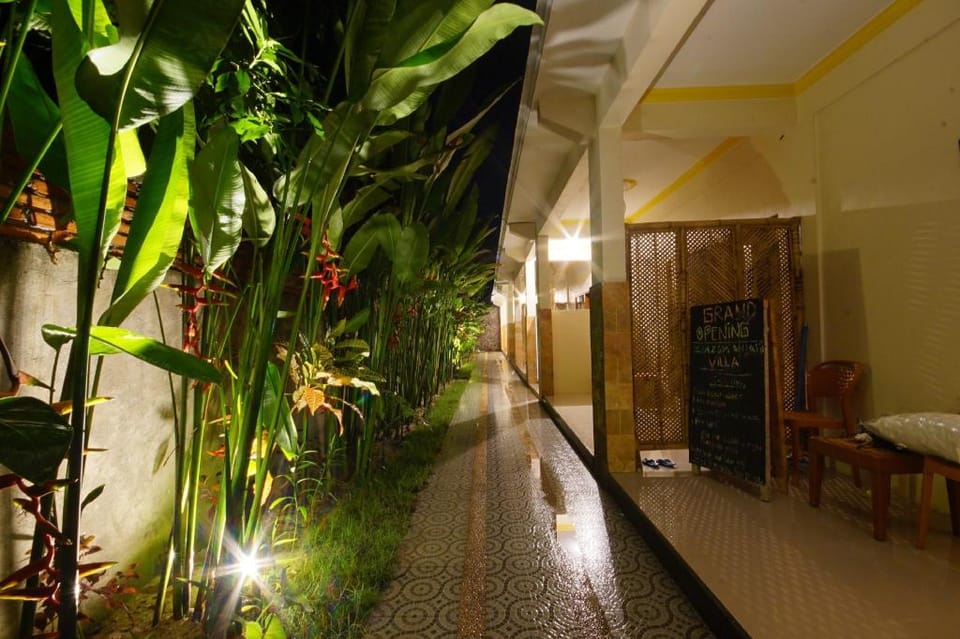 Zamzam anjani villa Deluxe Double king room Vacation rental in West Praya