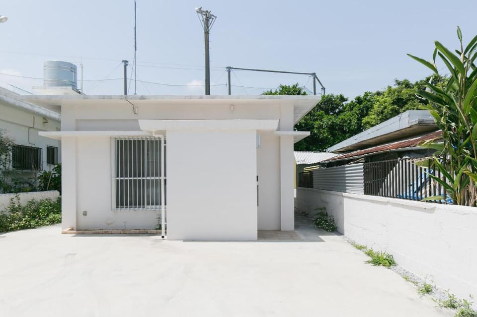 l★1日1組限定！沖縄北IC＆海中道路・ビーチ近く♪3寝室7名！ハイセンス無人ホテル Vacation rental in Okinawa Prefecture