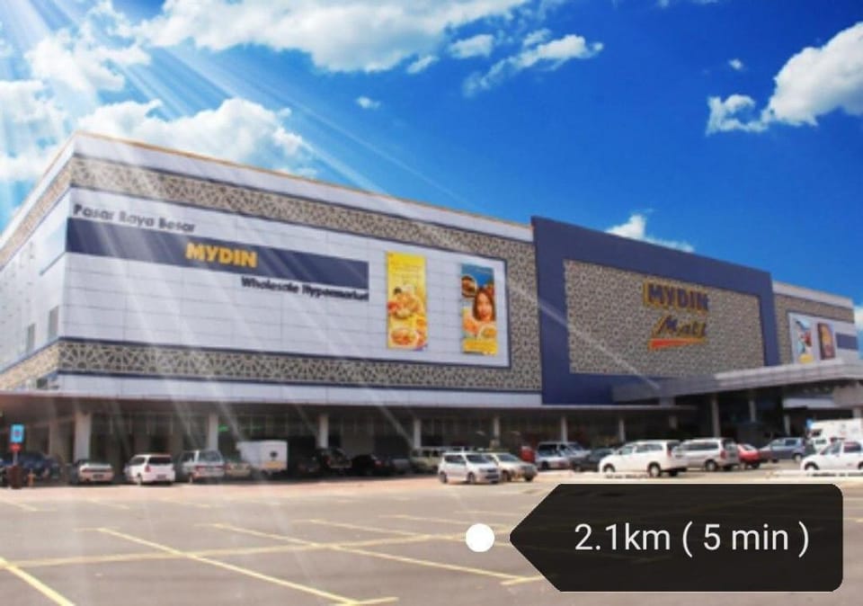 [Projector]Vince's 21pax G.Lang & Lost World Tenby Vacation rental in Ipoh