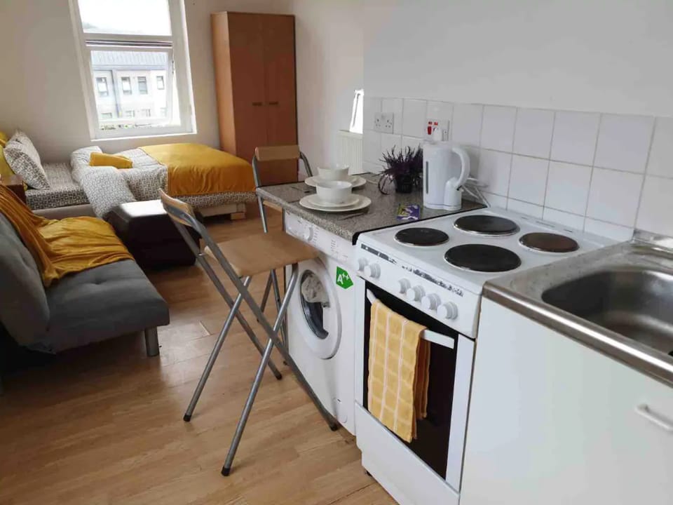 Studio with FREE ST PARKING, near City Centre Apartment in Liverpool