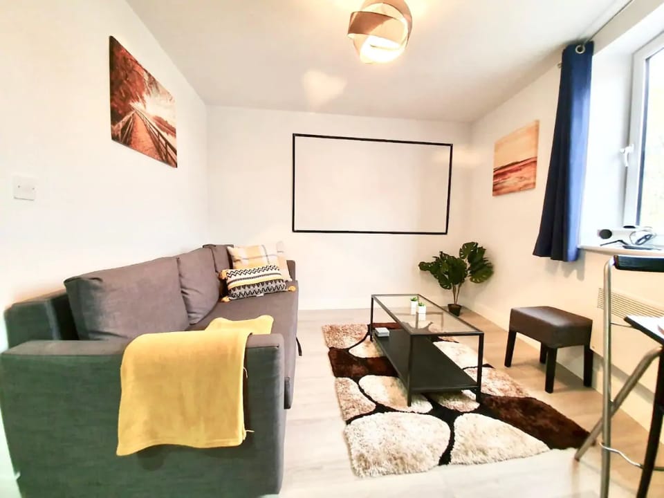 Ref.562 Luxurious Flat, Parking, Near City & LFC Apartment in Liverpool