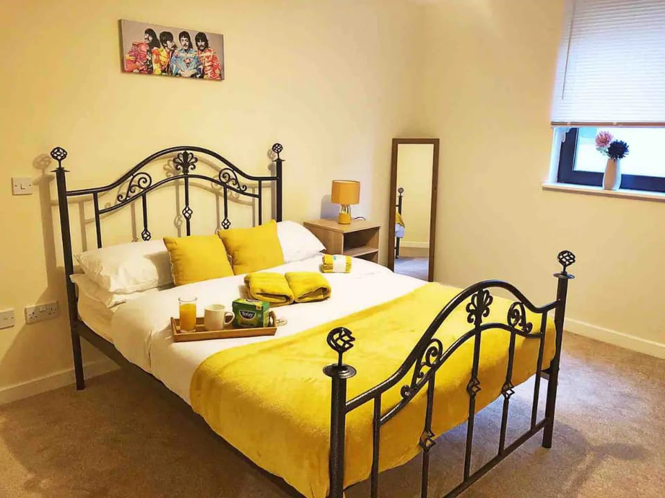Wow Factor  2Bed 2Bath / Cinema & Super Central Apartment in Liverpool