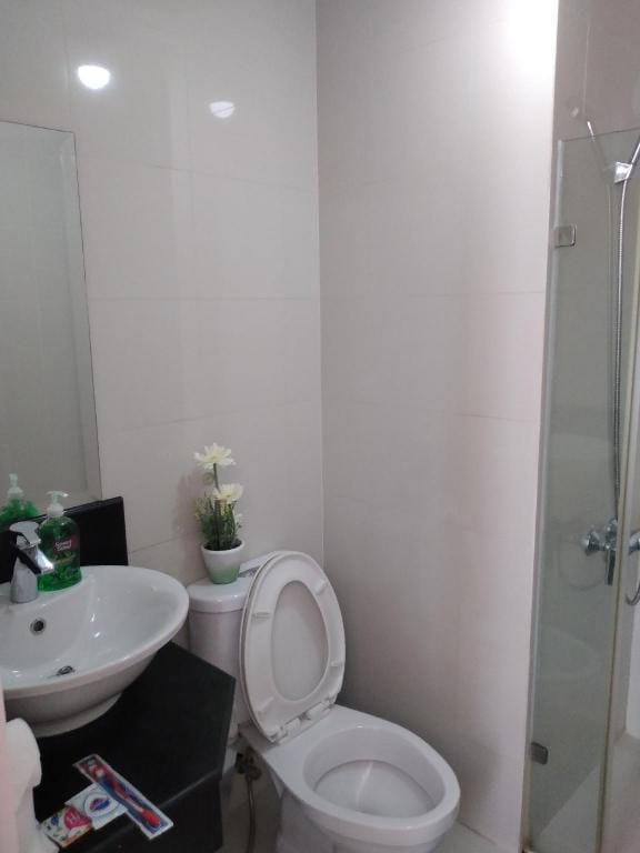 ONE PALM TREE VILLAS- KENZIE PLACE NAIA Terminal 3 Apartment in Pasay