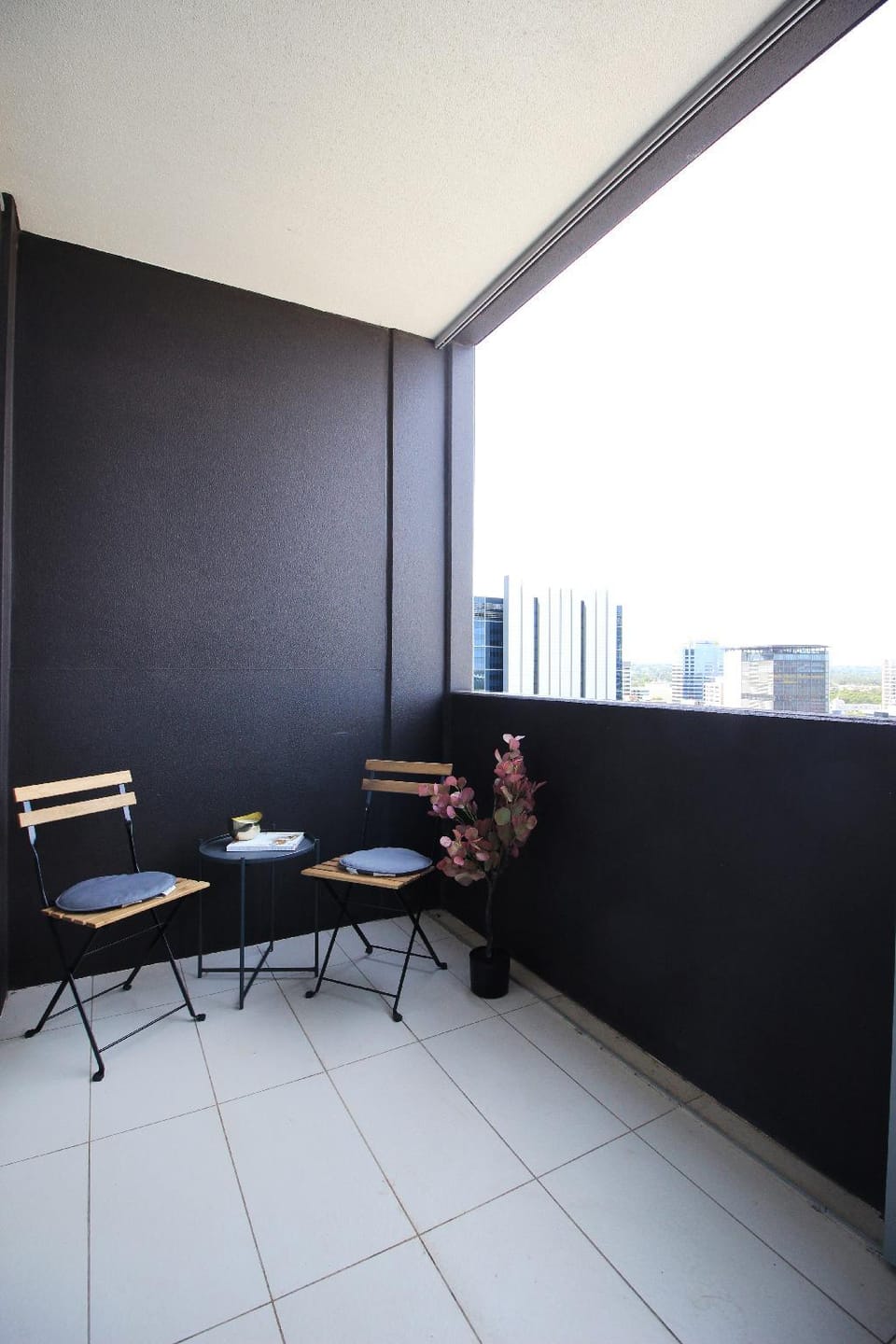 Central Parra / Wifi /Free Wine /Netflix Apartment in Parramatta