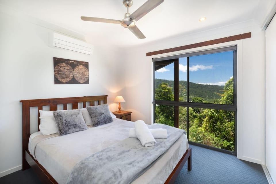 Casa Del Mar - Airlie Beach Villa in Airlie Beach