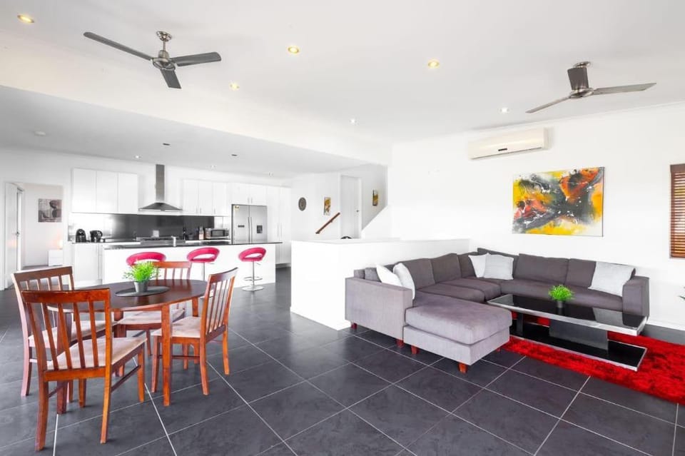 Casa Del Mar - Airlie Beach Villa in Airlie Beach