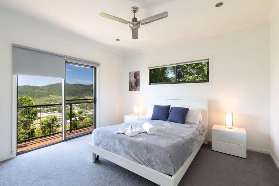 Casa Del Mar - Airlie Beach Villa in Airlie Beach