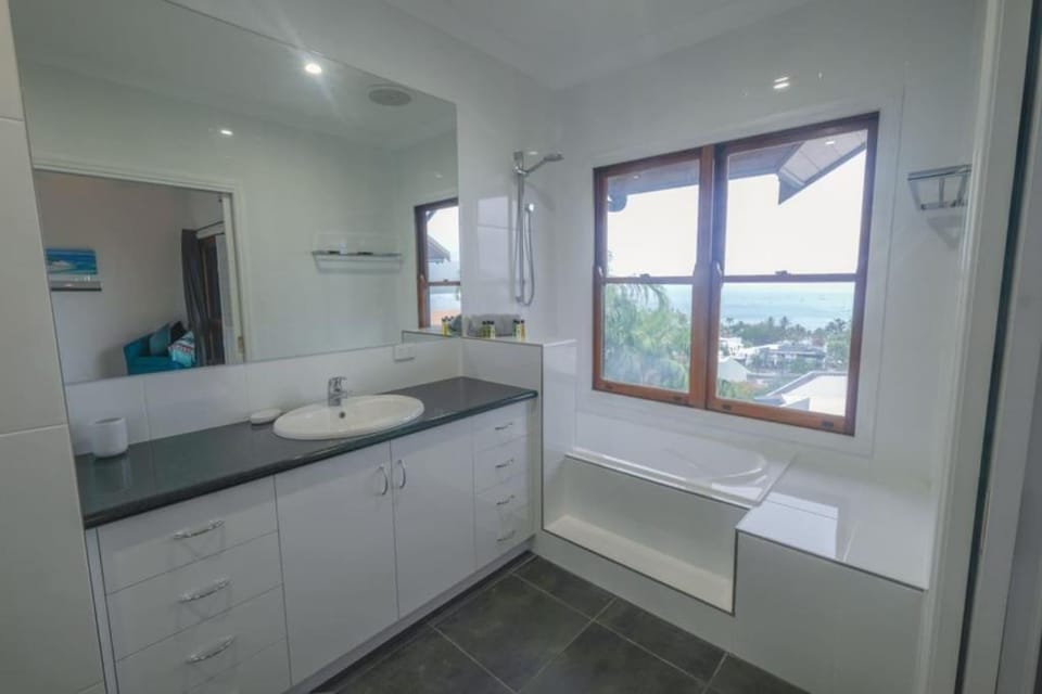 Absolute Airlie - Central Airlie Beach Villa in Airlie Beach