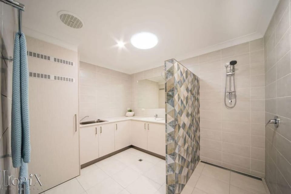 Airlie on Main Street - Central Airlie Beach Villa in Airlie Beach