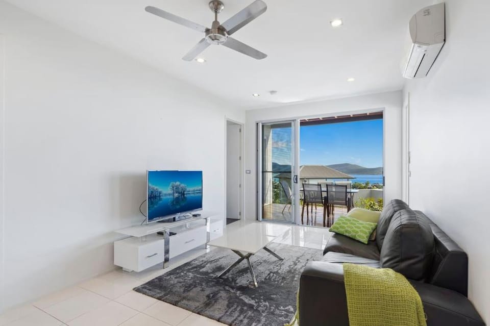 Horizons Holiday Home Villa in Airlie Beach