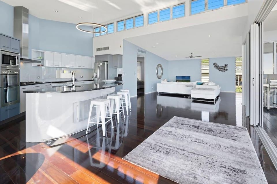 Horizons Holiday Home Villa in Airlie Beach