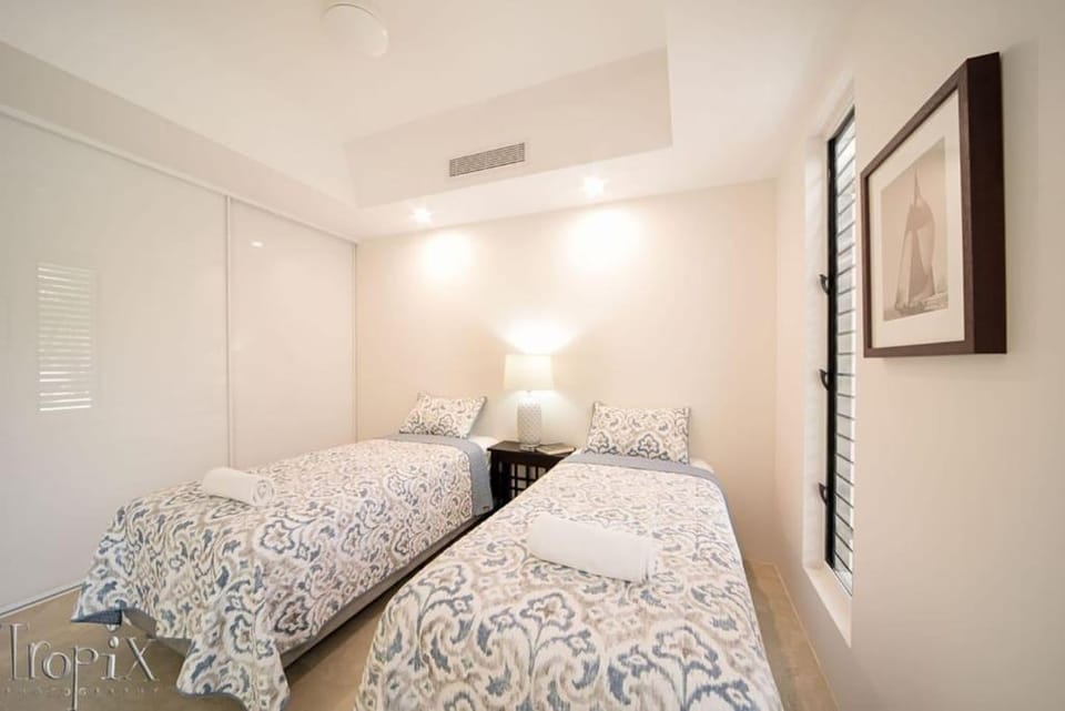 Micado Whitsunday - Sleeps 16 - Airlie Beach Villa in Airlie Beach