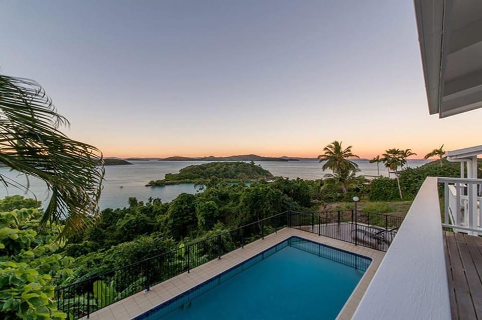 The Pineapple House - Shute Harbour Villa in Whitsundays