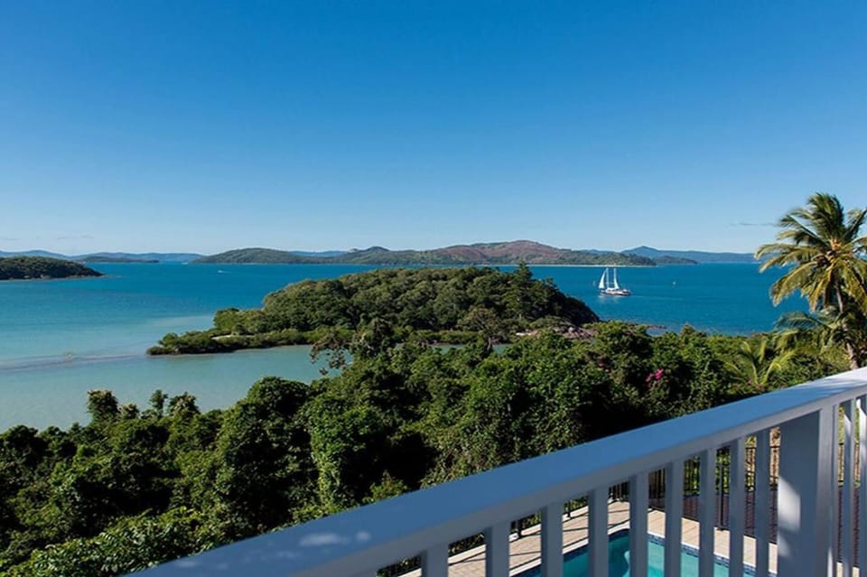 The Pineapple House - Shute Harbour Villa in Whitsundays