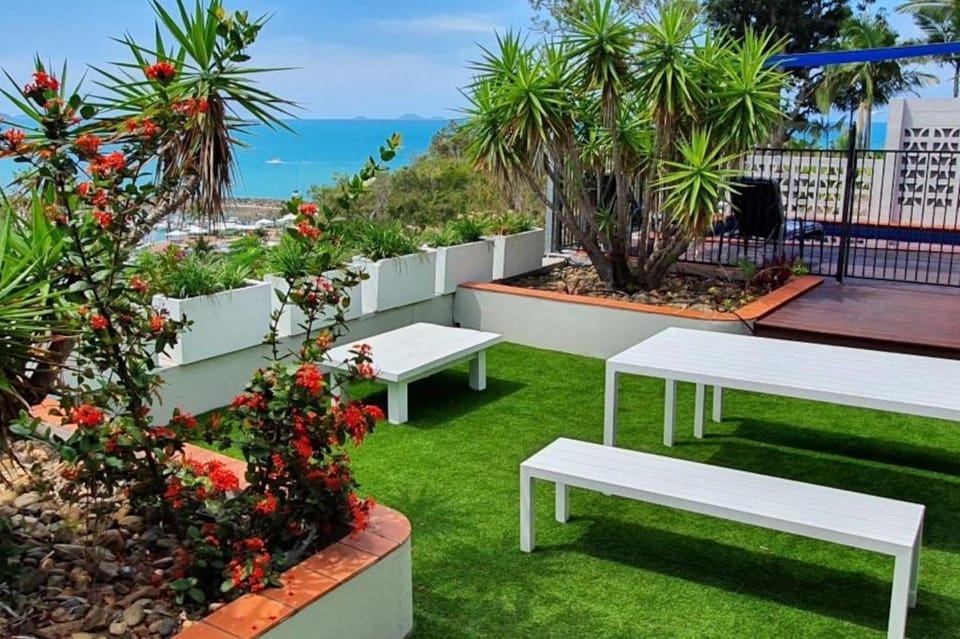 A Point Of View-Sea View-Pool-FREE WIFI & MOVIES Villa in Airlie Beach