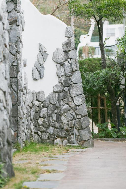 l★Eest自然、海近く！ウッドデッキで至福のBBQ♪ワンルームコテージタイプ無人ホテル　 Villa in Okinawa Prefecture