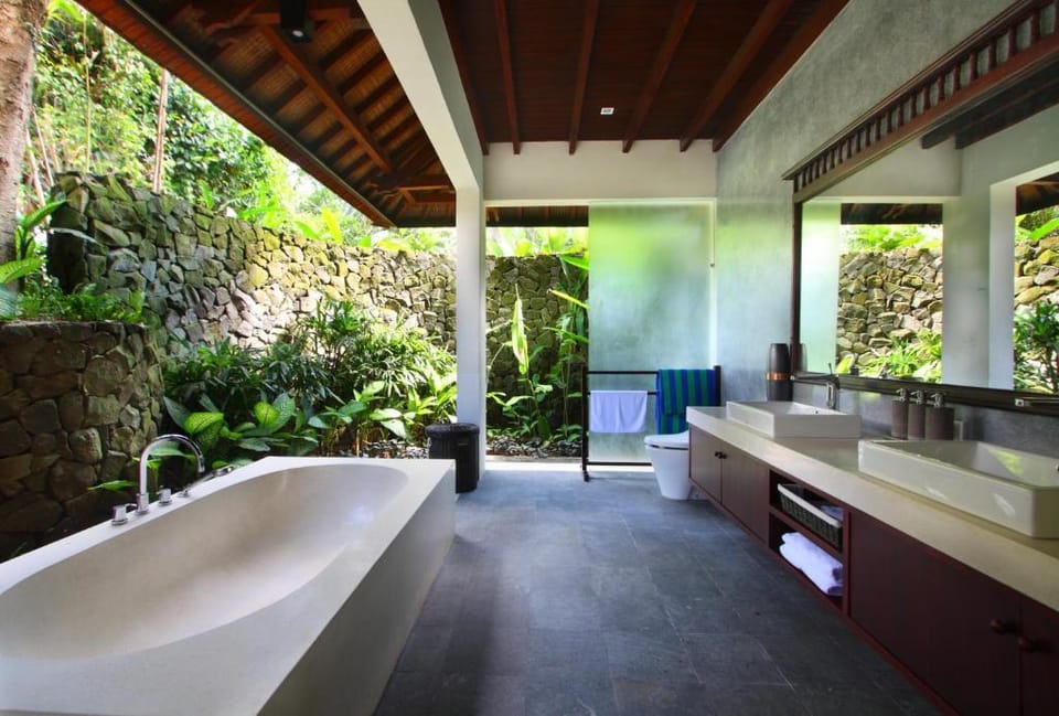 Luxury 1 BR Suite Room #L277 Villa in Tampaksiring