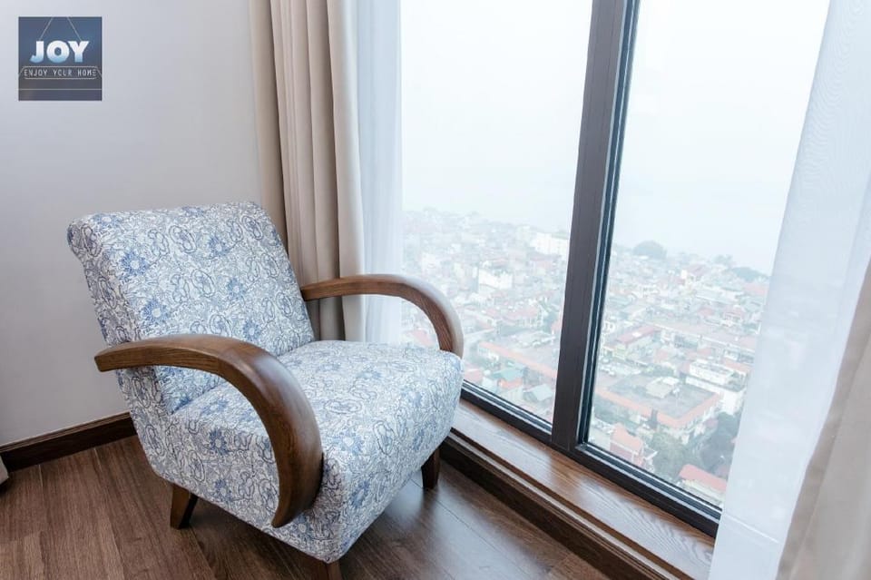 GORGEOUS CONDO-AMAZING RIVER VIEW-SUNGRAND ANCORA Apartment in Hanoi