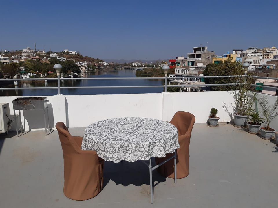 Serene Lakeside Homestay Apartment in Udaipur