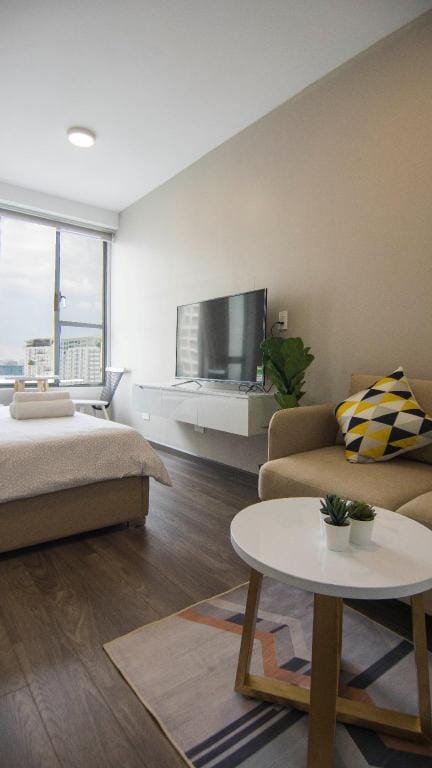 SAIGON 9- RiverGate modern 3mins Central pool/gym Apartment in Ho Chi Minh City
