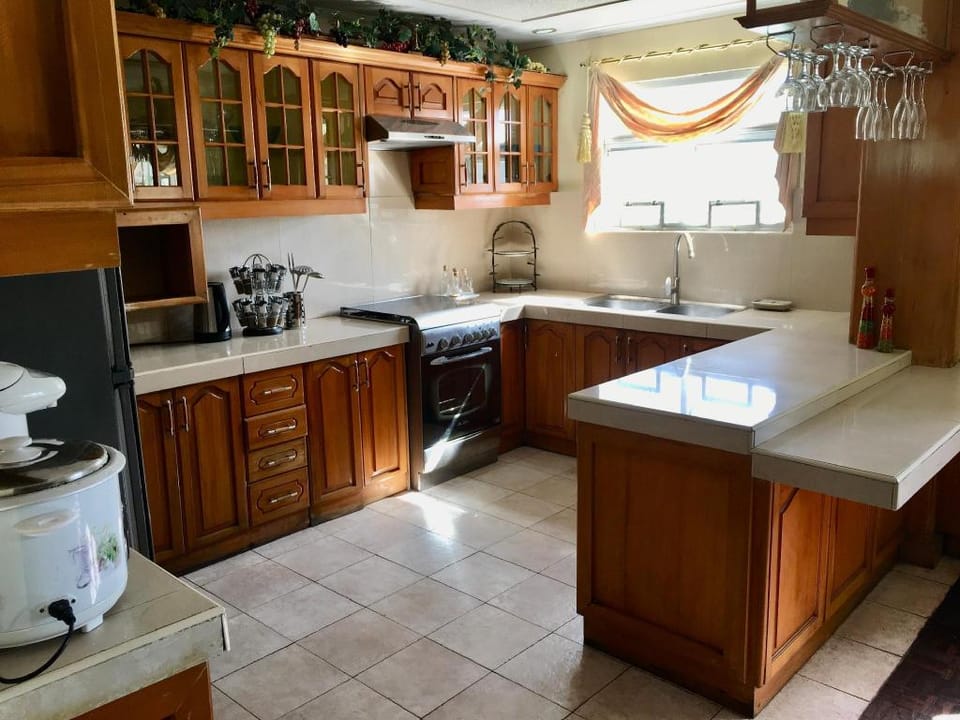 MINIMALIST WOODEN HOUSE BAGUIO CITY Vacation rental in Baguio