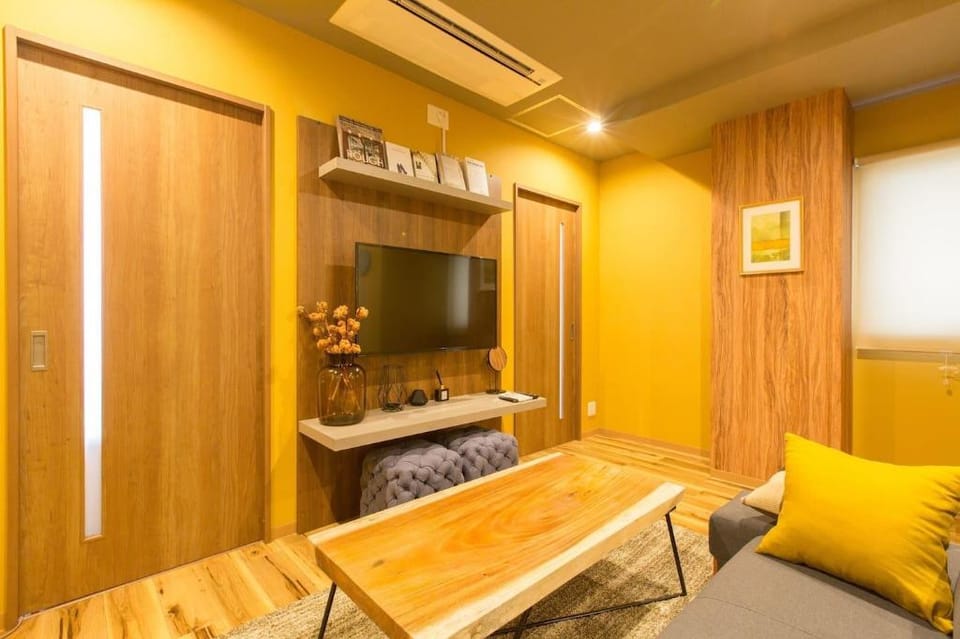 Best location of Namba/Dotonbori, 2BR for 7 pax Apartment in Osaka