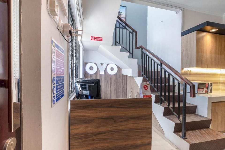 OYO Life 3246 Walnut Inn G-10 Hotel in West Java
