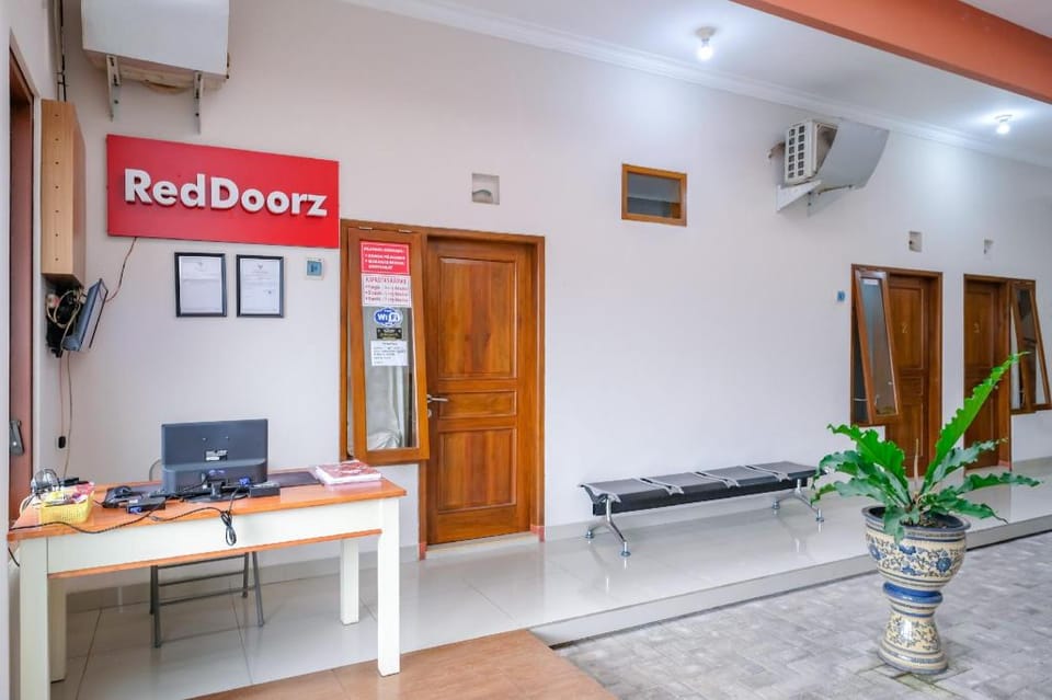RedDoorz @ Syariah House Purwokerto Hotel in Indonesia