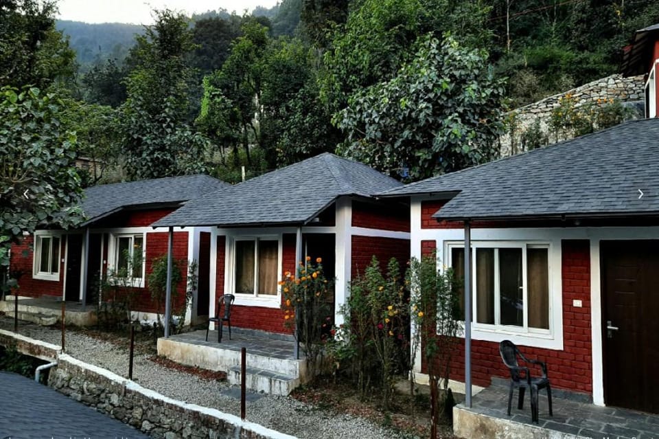 Char Machan Resort Hotel in Uttarakhand