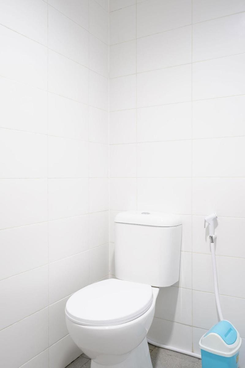 UROOMS Senayan Bed and Breakfast in South Jakarta City