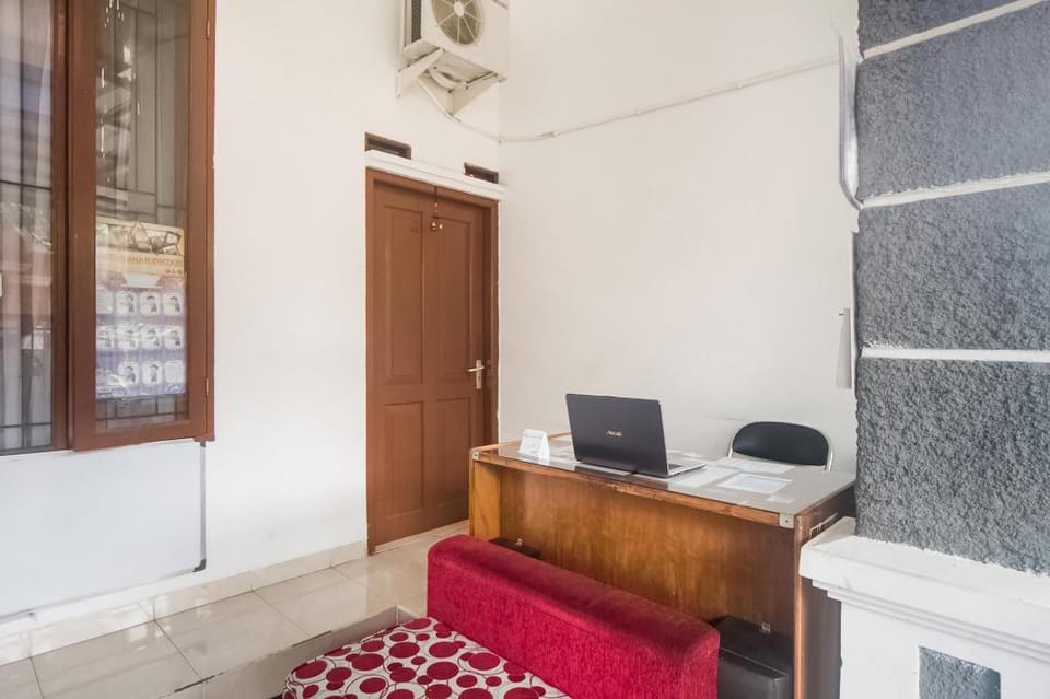 SPOT ON 3311 Fai Bogor Backpacker Syariah Hotel in West Java