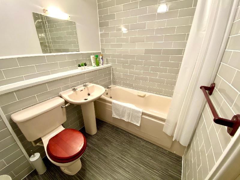 The Oval House - City Centre - Free Pakring Vacation rental in Milton Keynes