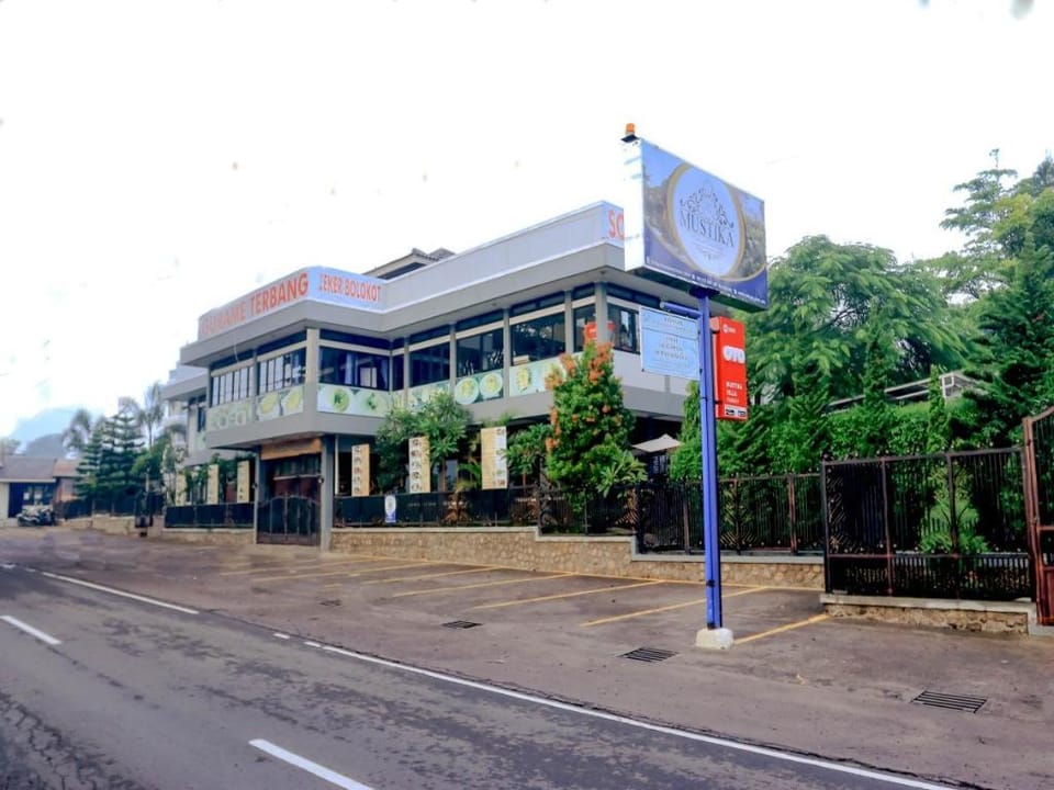 OYO 2868 Mustika Villa Hotel in West Java