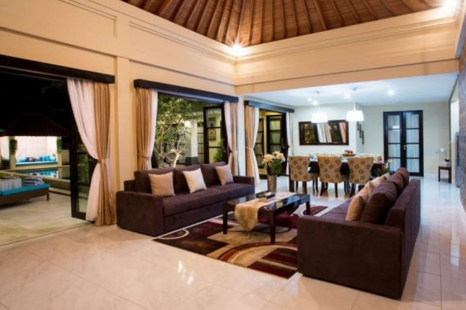 Luxury 4 BR Private Pool Villa #L155 Villa in North Kuta