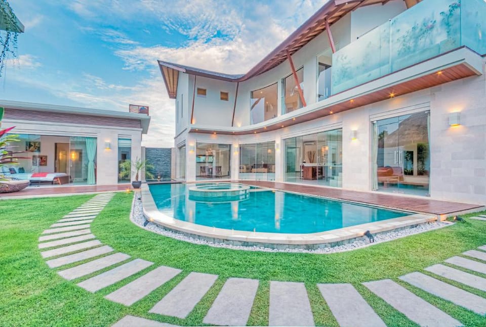 Luxury 3 BR Private Pool DH73 Villa in North Kuta