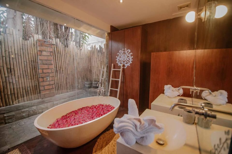 Stunning 4 BR Private Pool Villa #L130 Villa in Kuta