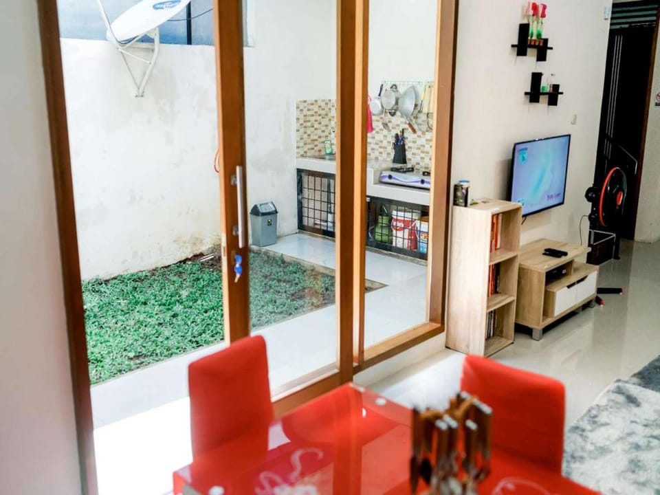 Rumah 3 Kamar, dekat LEMBANG, Adem, Bebas Macet Vacation rental in Parongpong