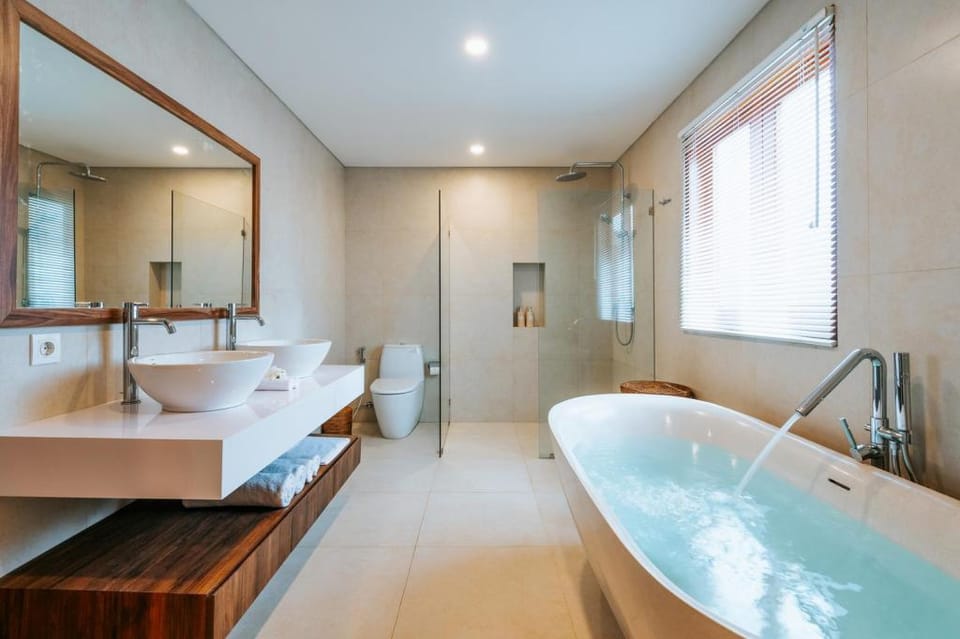 Luxury 4 BR Private Pool #L144 Villa in North Kuta