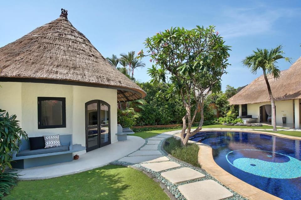Entire 9BR Villa with Private Pool #L82 Villa in Kuta