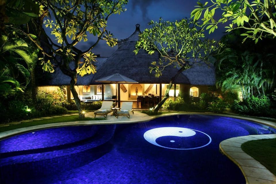 Entire 9BR Villa with Private Pool #L82 Villa in Kuta
