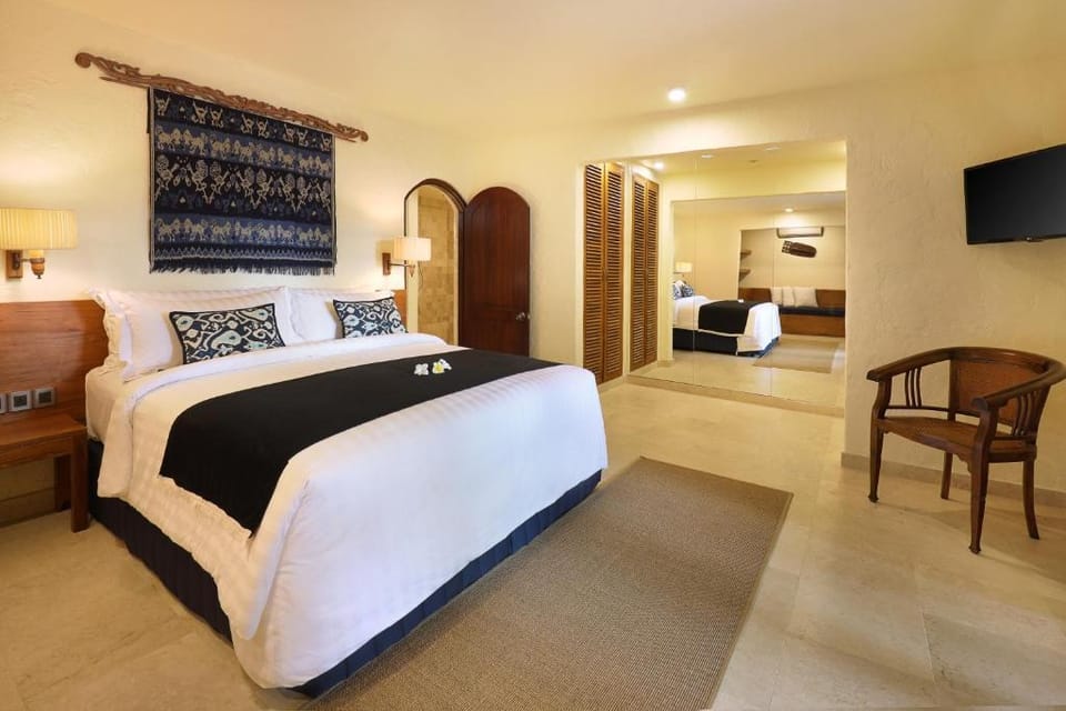 Luxury 6 BR Private Pool #L104 Villa in Kuta