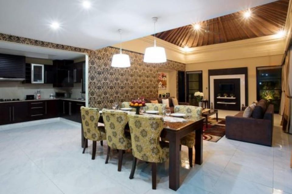 Luxury 3 BR Private Pool #L108 Villa in North Kuta
