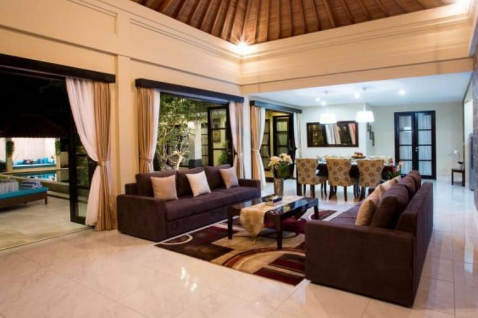 Luxury 3 BR Private Pool #L108 Villa in North Kuta