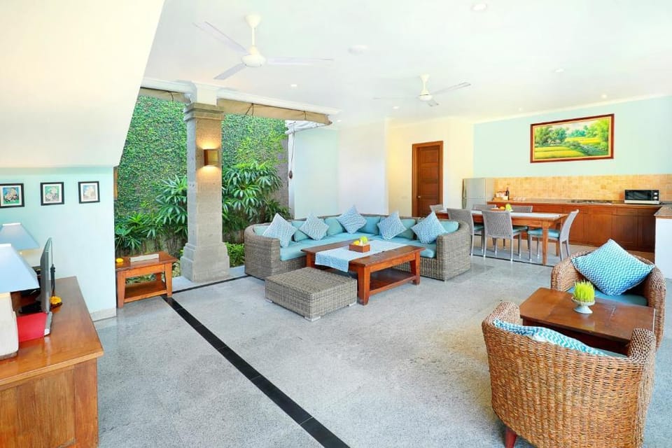 Luxury  3 BR Private Pool NE22B Villa in North Kuta